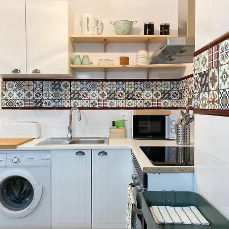 Belleza Y Estetica Modernista En Pleno Centro Alicante